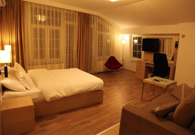 Hotel Pinocchio Pristina Exterior photo