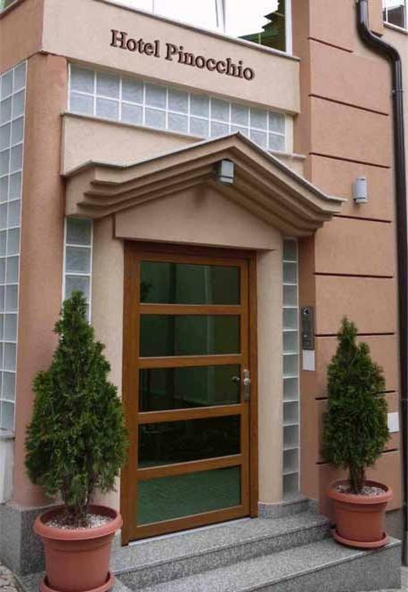 Hotel Pinocchio Pristina Exterior photo