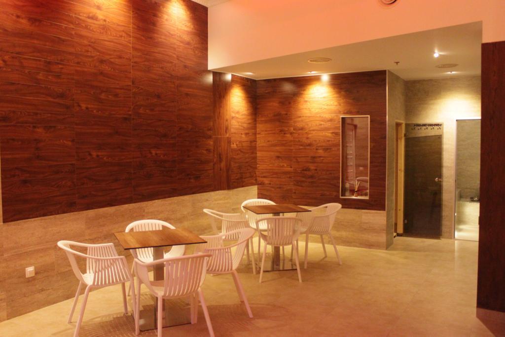 Hotel Pinocchio Pristina Exterior photo