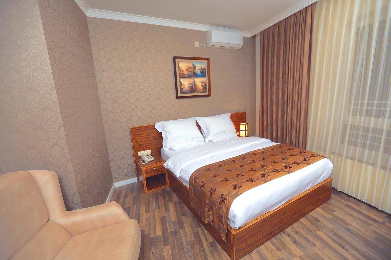 Hotel Pinocchio Pristina Exterior photo