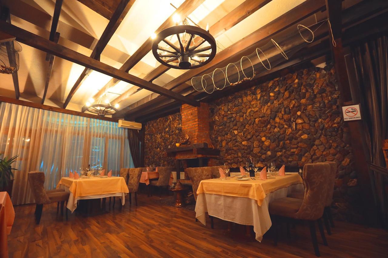 Hotel Pinocchio Pristina Exterior photo