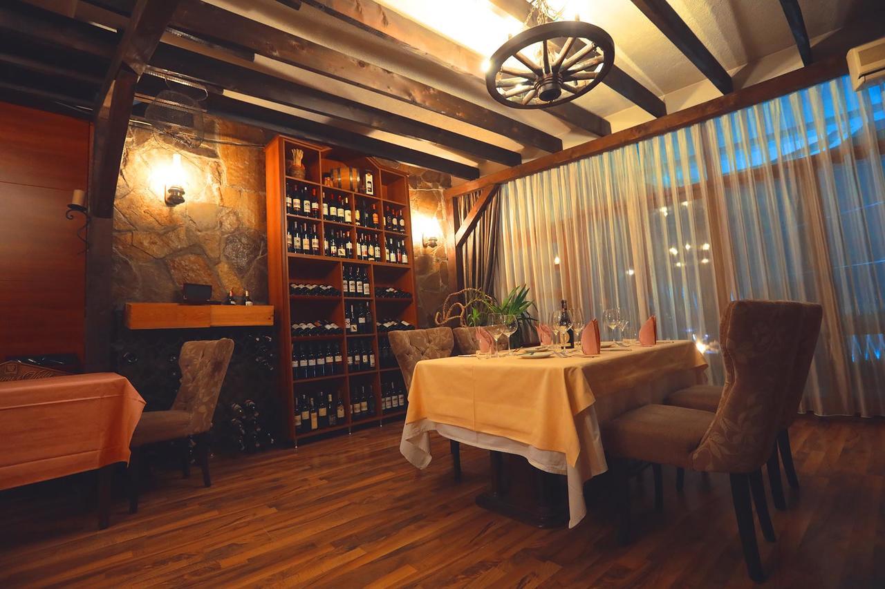Hotel Pinocchio Pristina Exterior photo